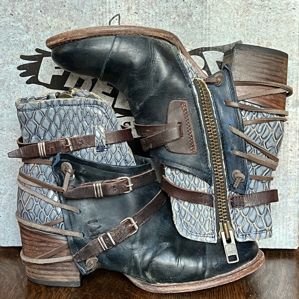 Freebird Distressed Navy Crue bootie-gently used